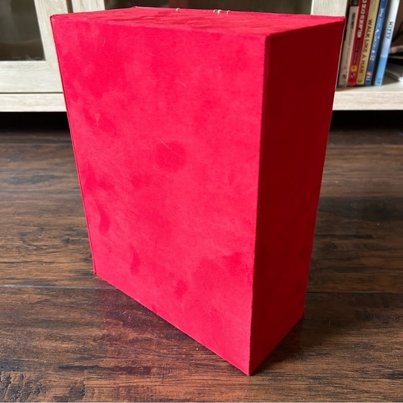 GODIVA Holiday Chocolate Box - Picture 7 of 10